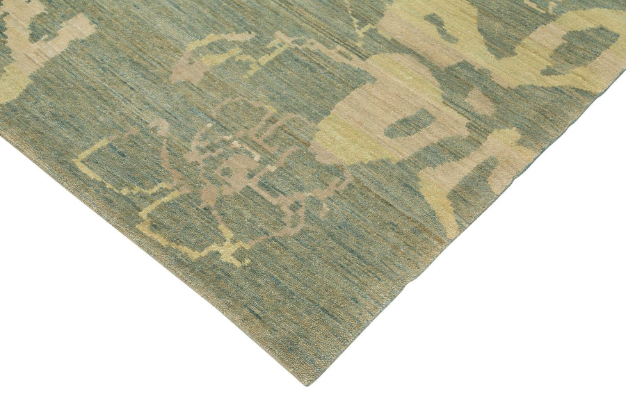 Large Green Floral Turkish Area Rug 308x424 cm (10'1" x 13'11") – in the living room