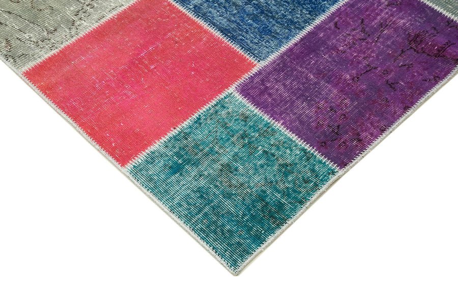 Colorful Geometric Vintage Area Rug 251x300 cm (8'3" x 9'10") – in the living room