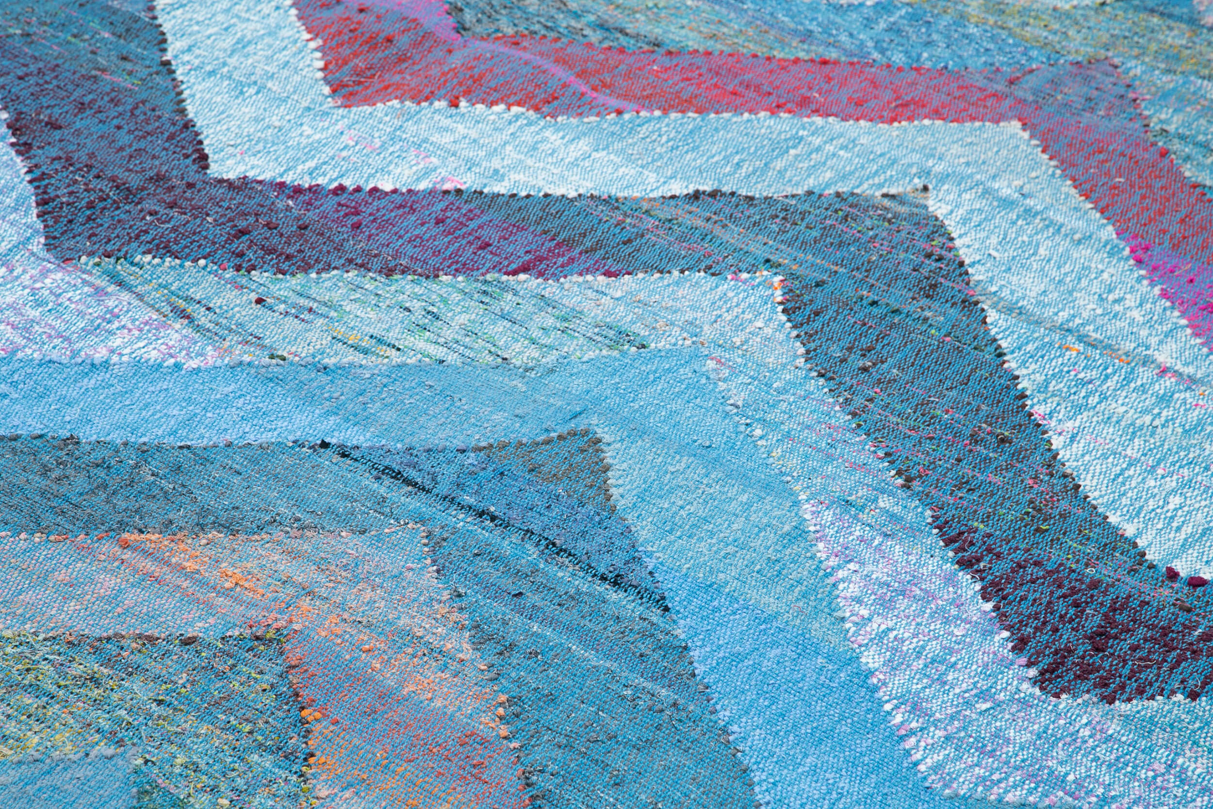 Scrap Mavi Geometrik Pamuk Yün El Dokuma Halısı 370x415 Agacan