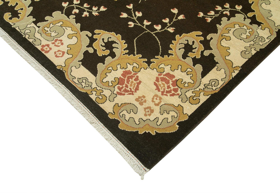 Black & Cream Medallion Vintage Turkish Rug 290x387 cm (9'6" x 12'8") – in the living room