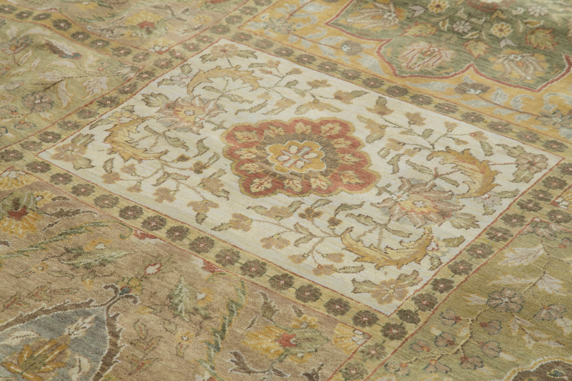 Tebriz Bej Klasik Pamuk Yün El Dokuma Halısı 366x554 Agacan