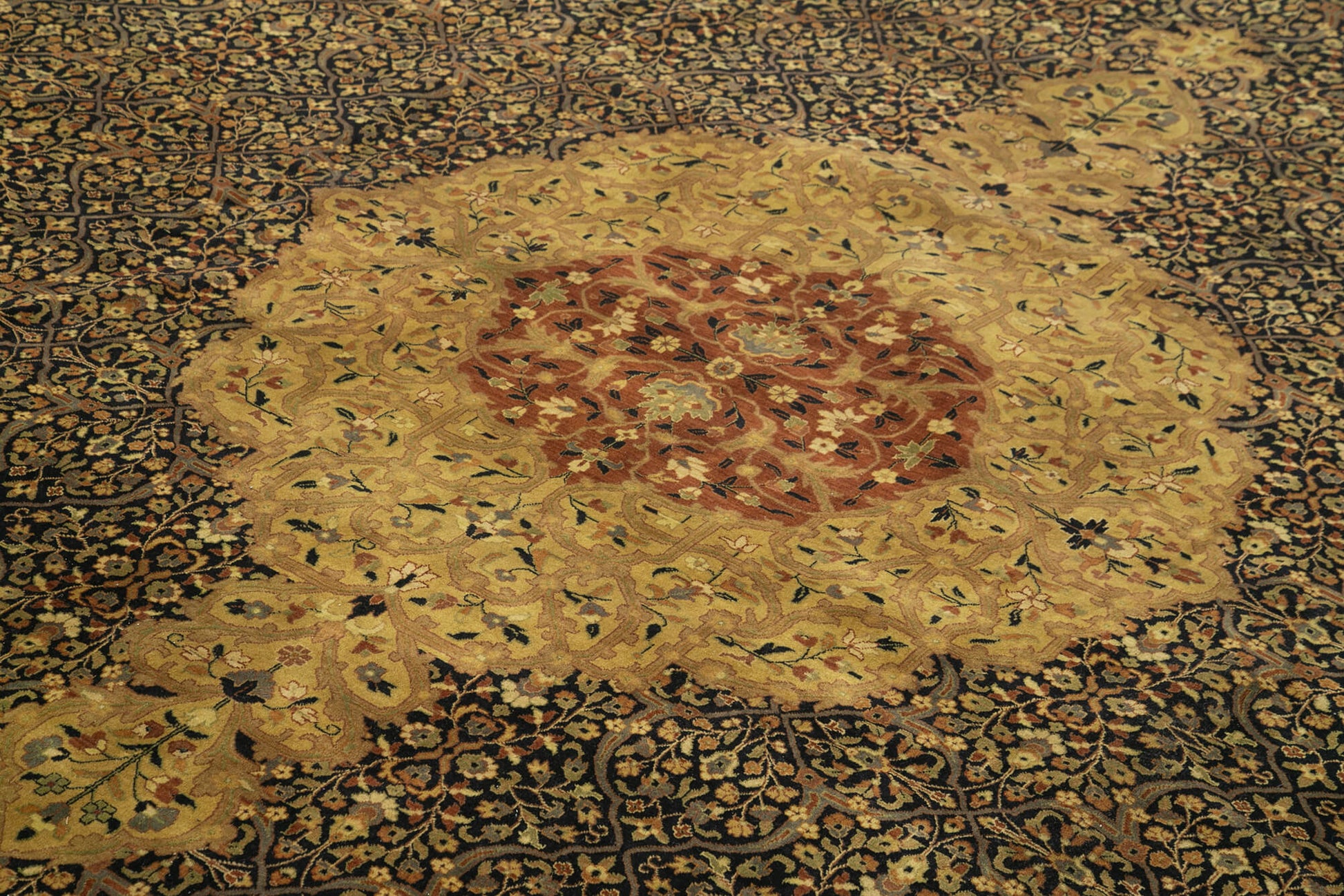 Tebriz Kahverengi Klasik Pamuk Yün El Dokuma Halısı 370x455 Agacan