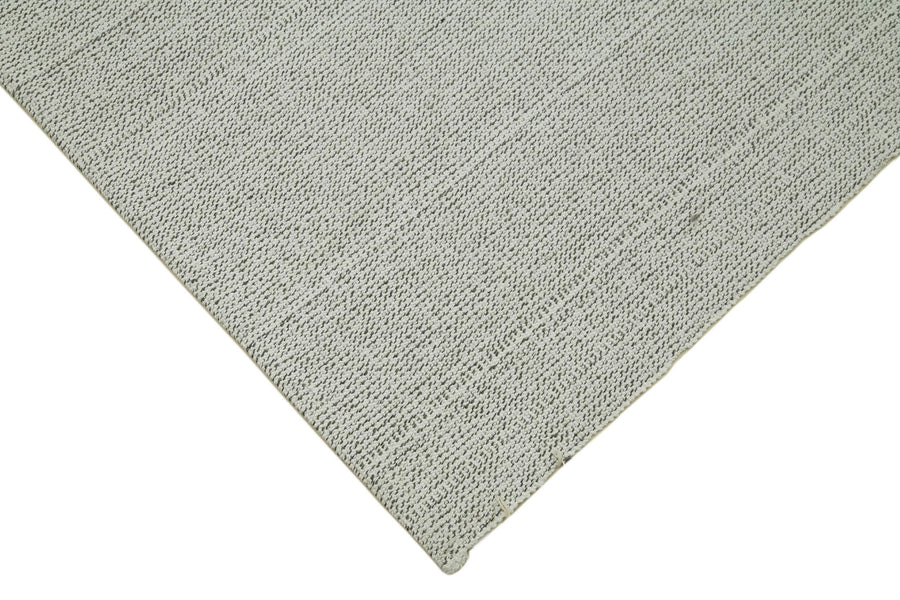 Handgewebter Kelim in Hellgrau & Wollweiß 205x315 cm – im Flur