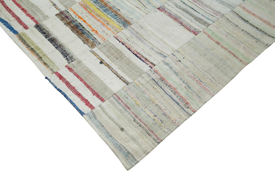 Large White & Multicolor Geometric Kilim Rug 305x408 cm (10' x 13'5") – in the hallway