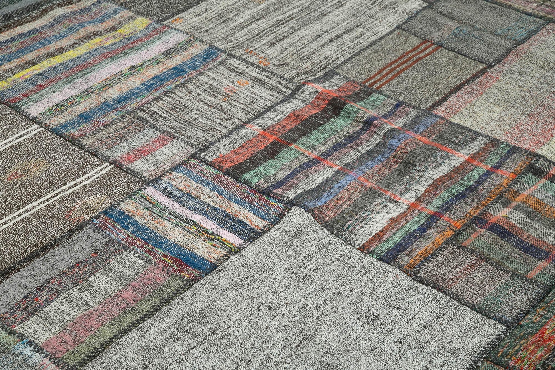Kırk Yama Gri Patchwork Pamuk Yün El Dokuma Halısı 330x410 Agacan