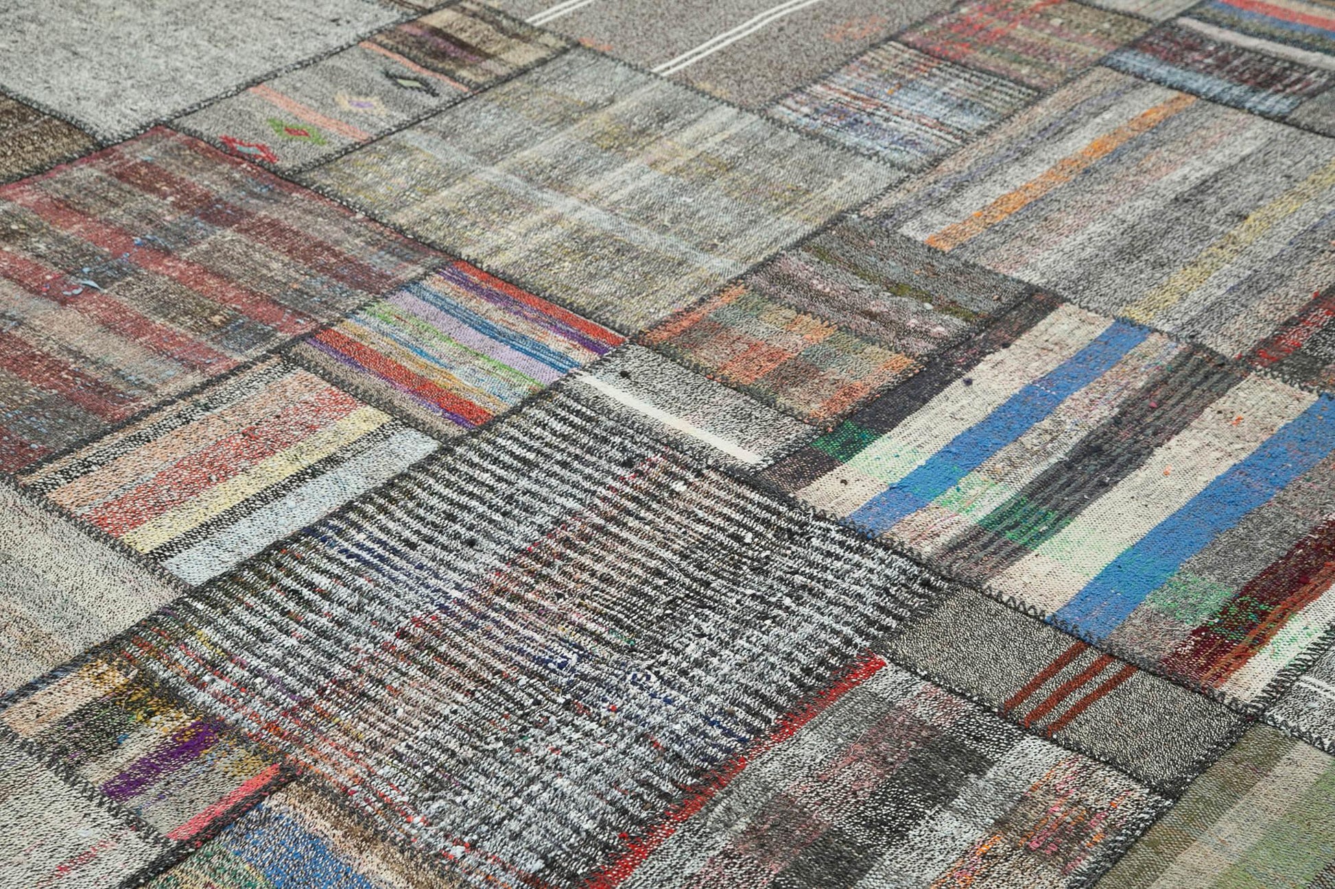 Kırk Yama Gri Patchwork Pamuk Yün El Dokuma Halısı 327x407 Agacan