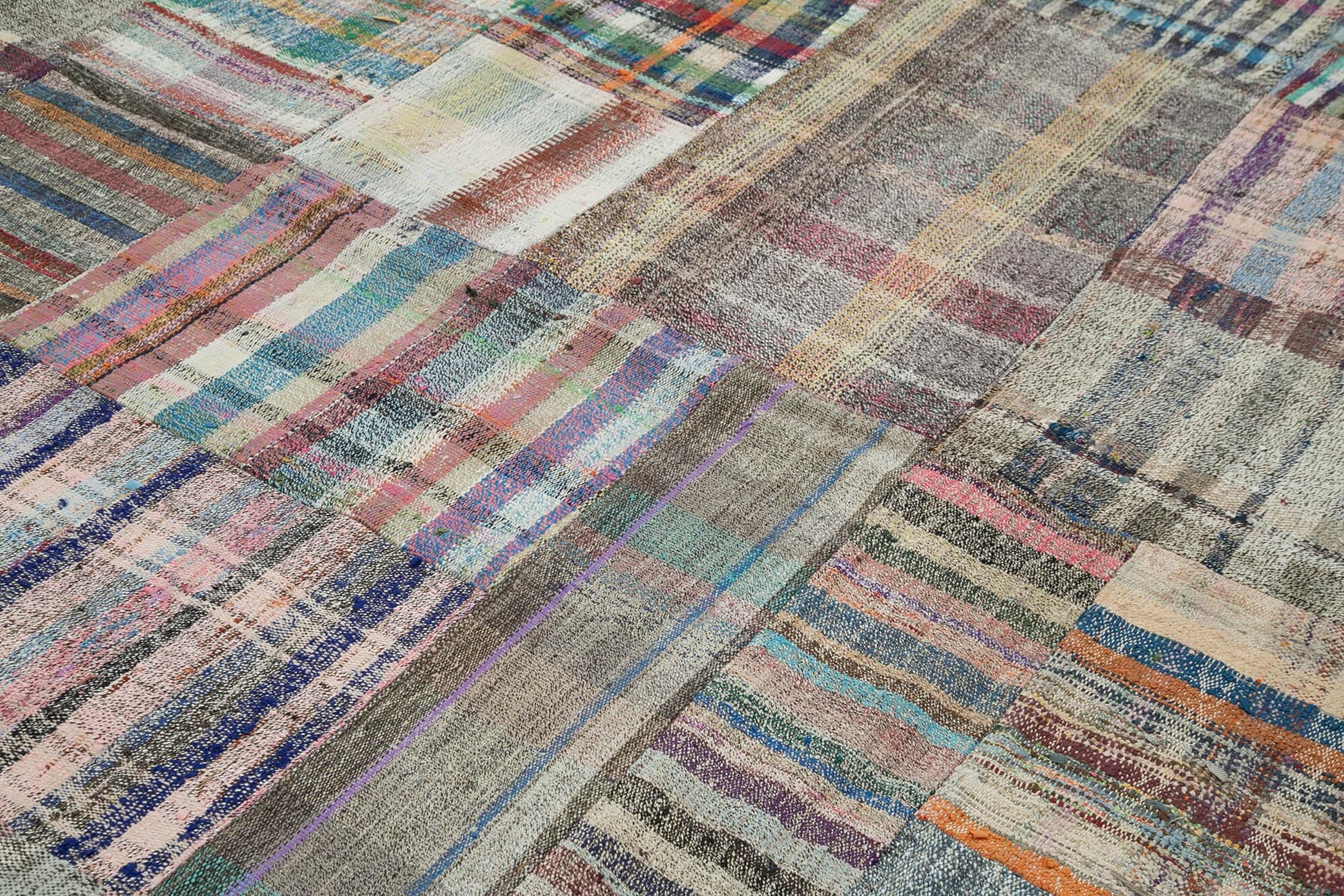 Kırk Yama Gri Patchwork Pamuk Yün El Dokuma Halısı 267x358 Agacan