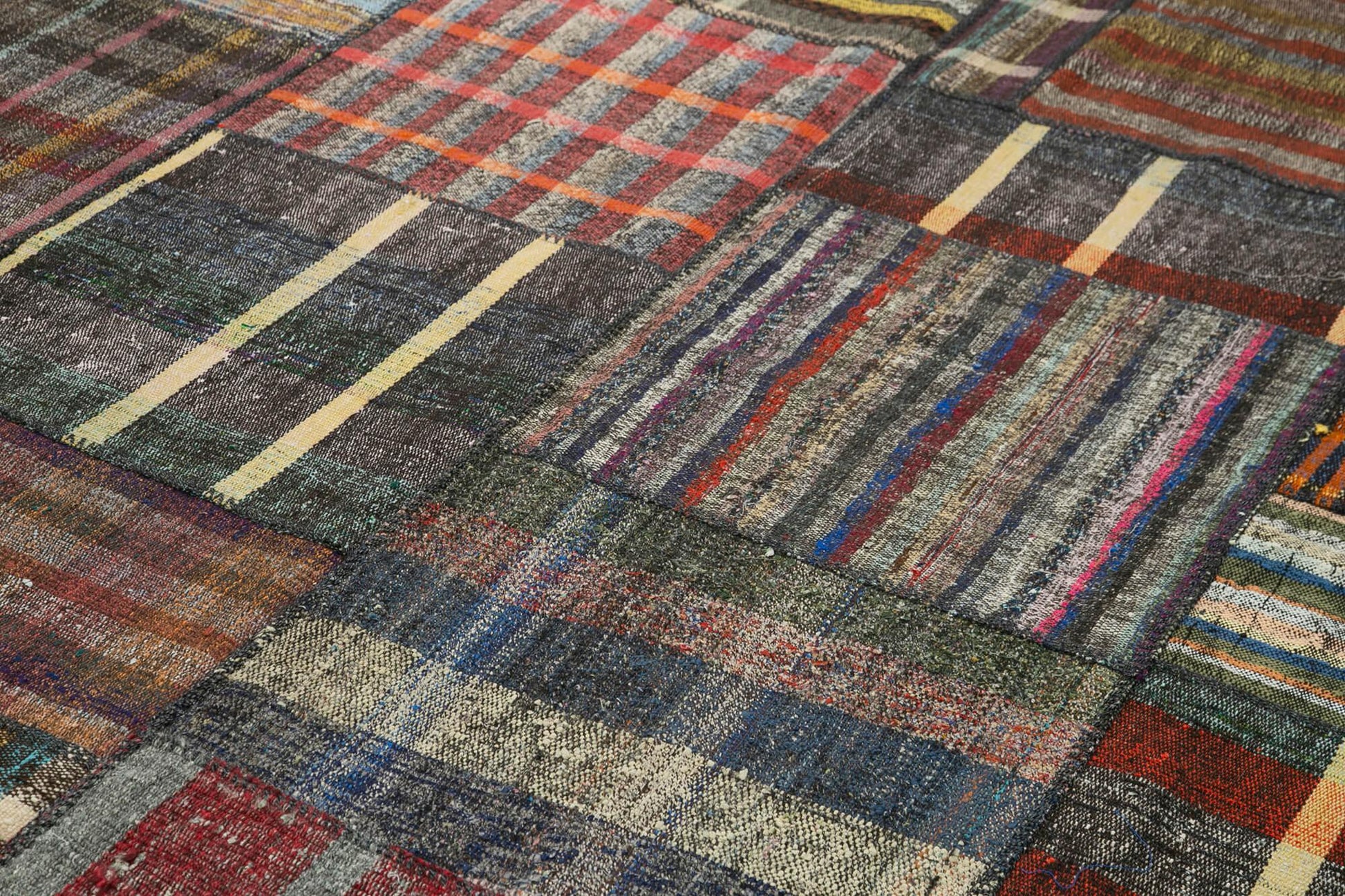 Kırk Yama Gri Patchwork Pamuk Yün El Dokuma Halısı 250x362 Agacan