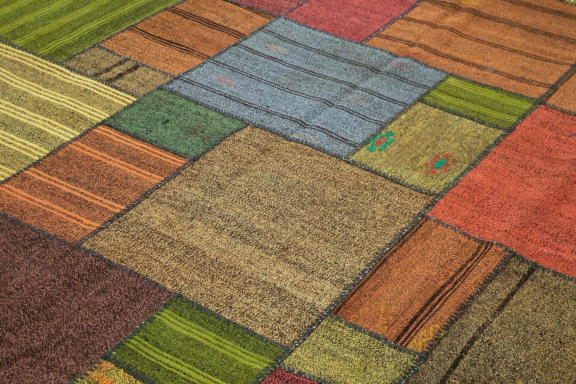 Kırk Yama Gri Patchwork Pamuk Yün El Dokuma Halısı 250x352 Agacan