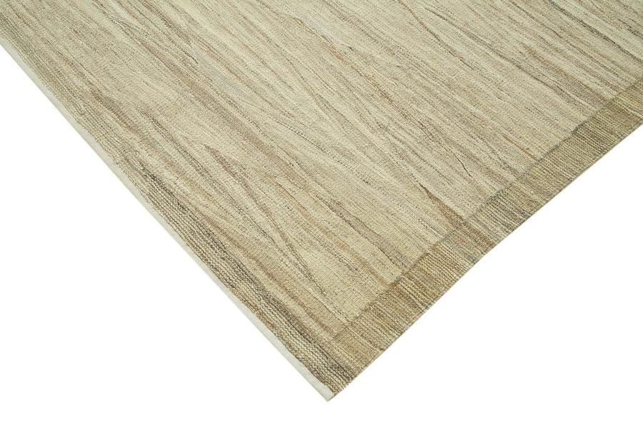Modern Beige & Cream Flatweave Kilim Rug 240x304 cm (7'10" x 10') – in the living room