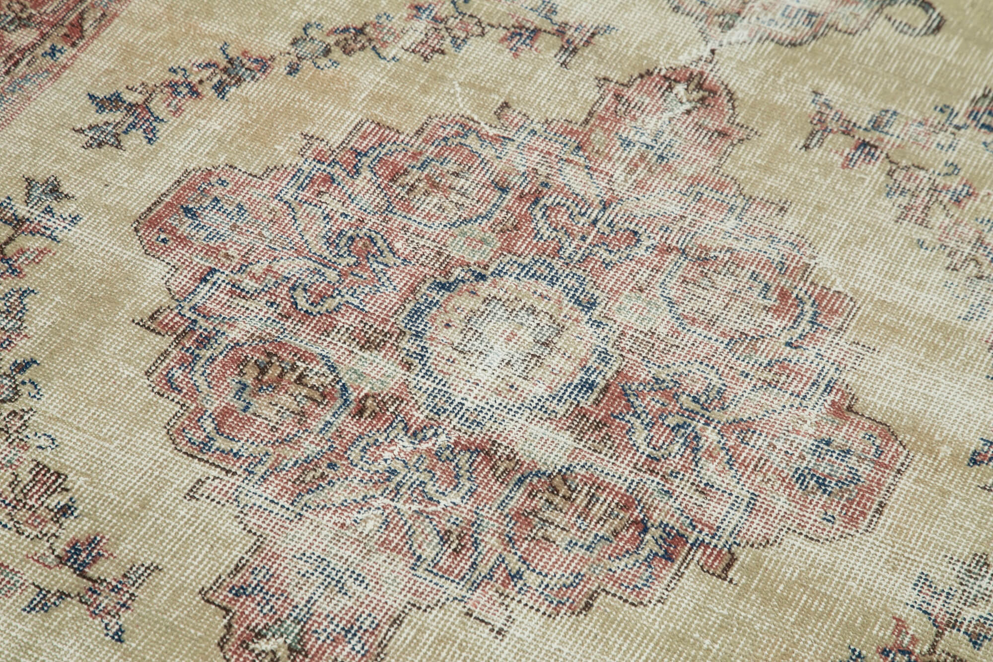 Overdyed Vintage Bej Eskitme Pamuk Yün El Dokuma Halısı 122x220 Agacan