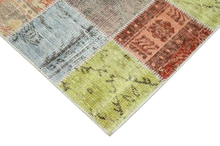 Multi-Color Geometric Vintage Runner Rug 84x297 cm (2'9" x 9'9") – in the hallway
