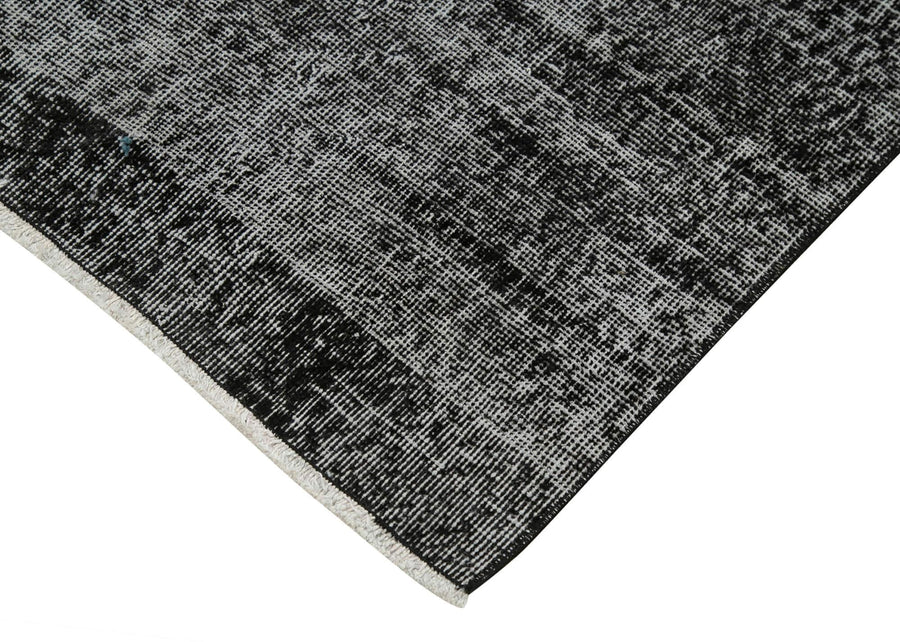 Gray & Black Abstract Hand-Woven Runner Rug 81x293 cm (2'8" x 9'7") – in the hallway