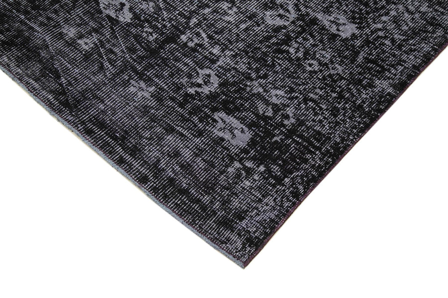 Black & Silver Abstract Overdyed Vintage Rug 157x266 cm (5'2" x 8'9") – in the living room