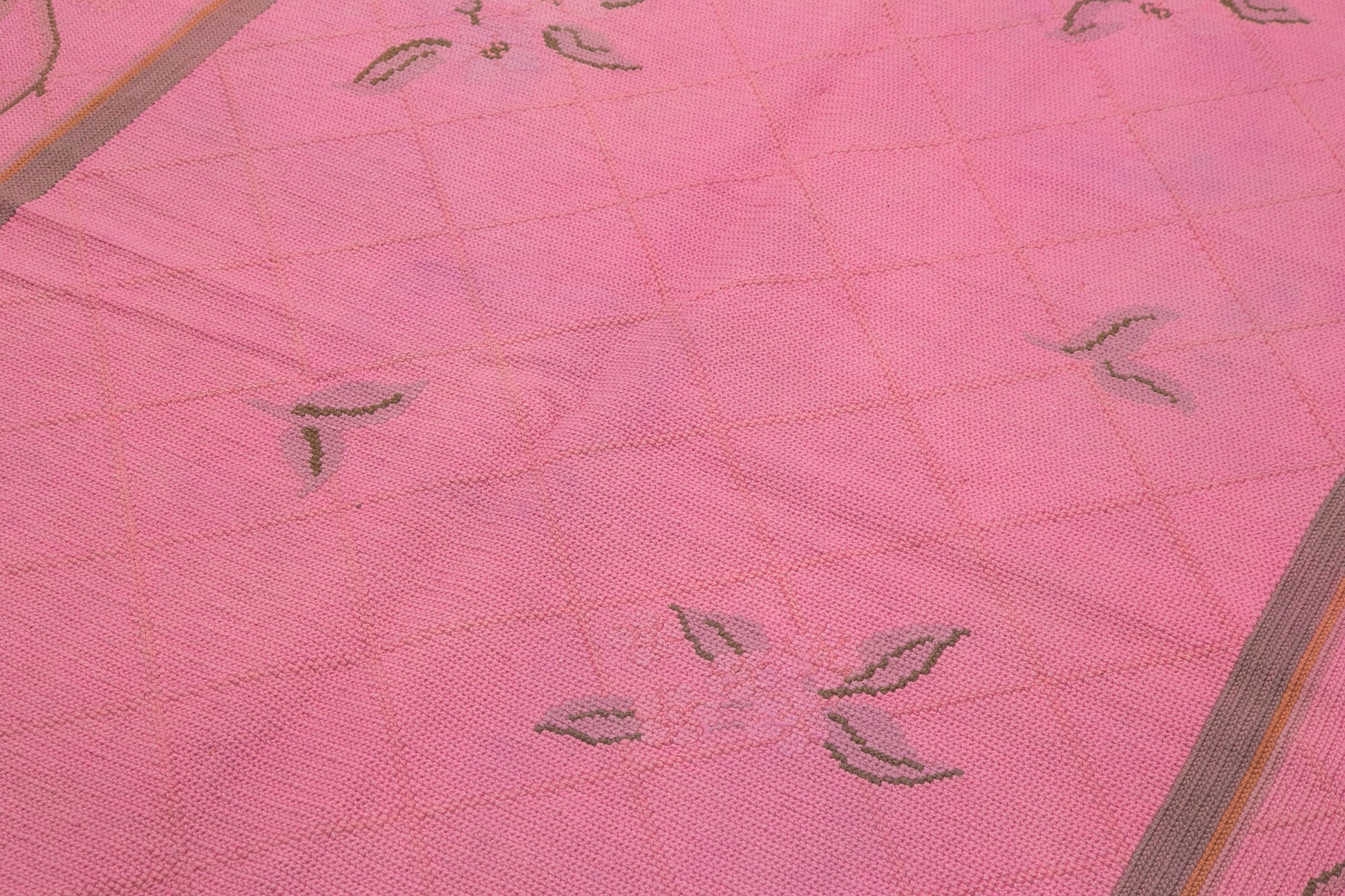 Needlepoint Pembe Çiçekli Pamuk Yün El Dokuma Halısı 162x255 Agacan