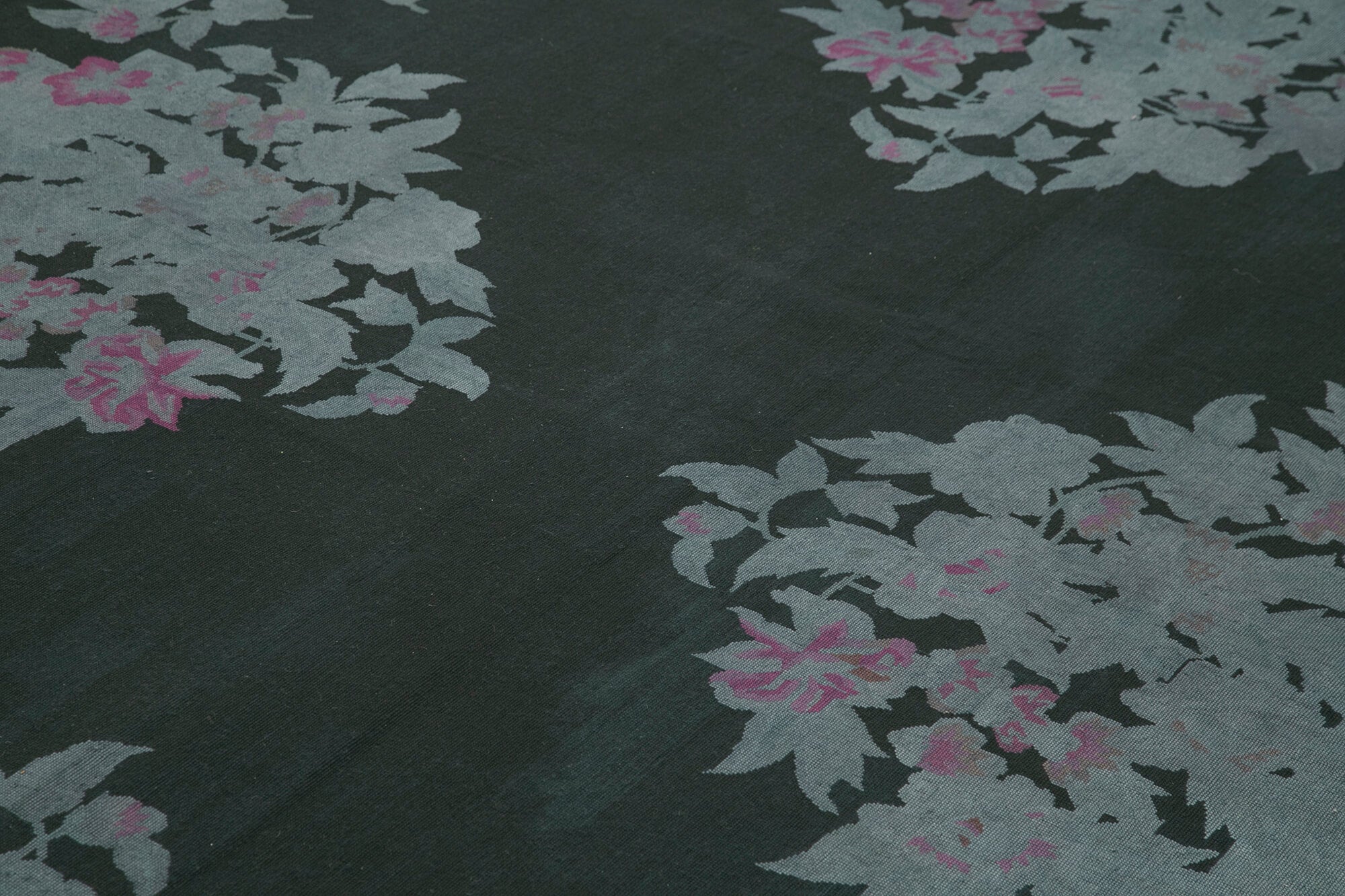 Needlepoint Gri Çiçekli Pamuk Yün El Dokuma Halısı 230x324 Agacan