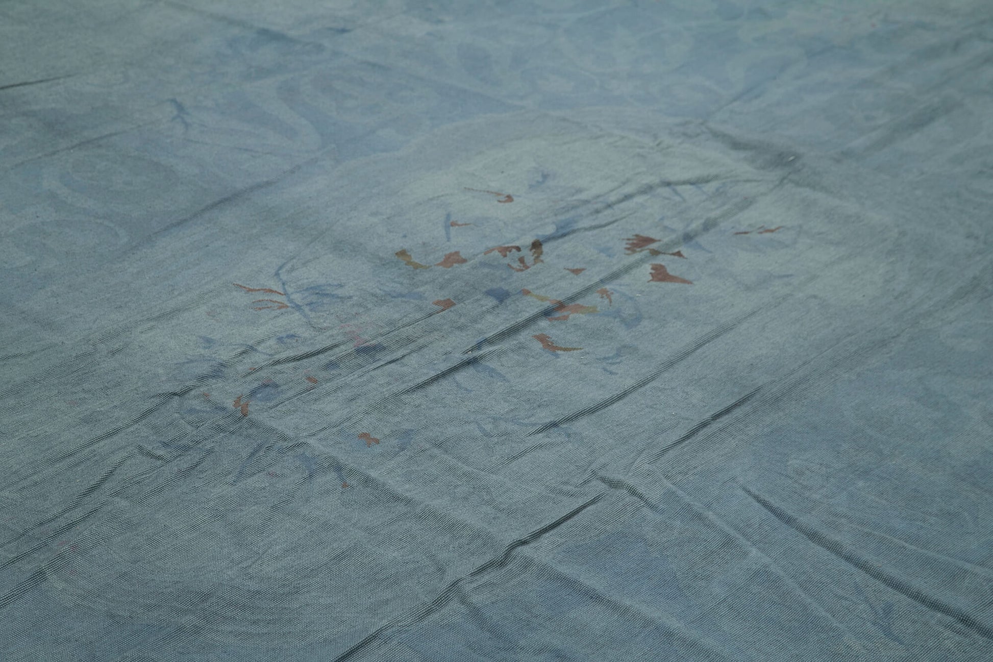 Needlepoint Mavi Çiçekli Pamuk Yün El Dokuma Halısı 342x446 Agacan