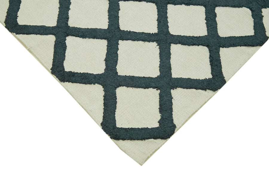 Red and Cream Geometric Flatweave Kilim Rug 246x305 cm (8'1" x 10') – in the living room