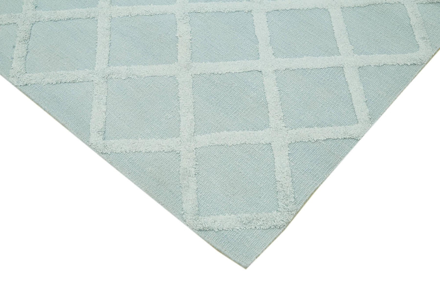 Blauer handgewebter Wollkelim mit geometrischem Muster 244x305 cm – im Wohnzimmer