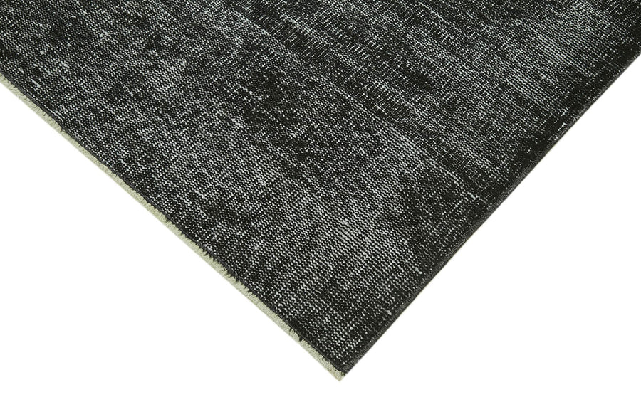 Solid Black Overdyed Vintage Turkish Rug 163x283 cm (5'4" x 9'3") – in the living room