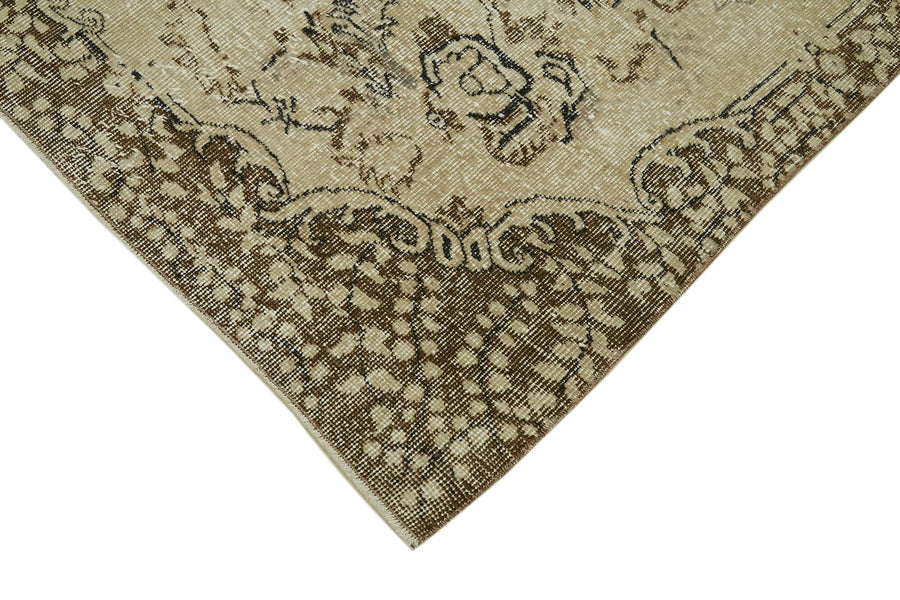 Beiger Vintage Orientteppich mit Medaillon 167x260 cm – im Wohnzimmer