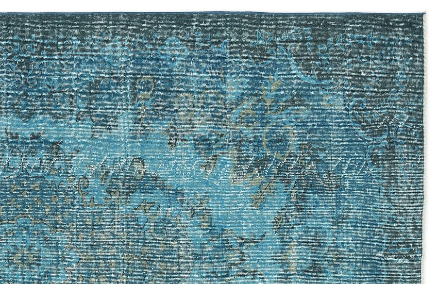 Blue Medallion Hand-Knotted Wool Rug 169x285 cm (5'7" x 9'4") – in the living room