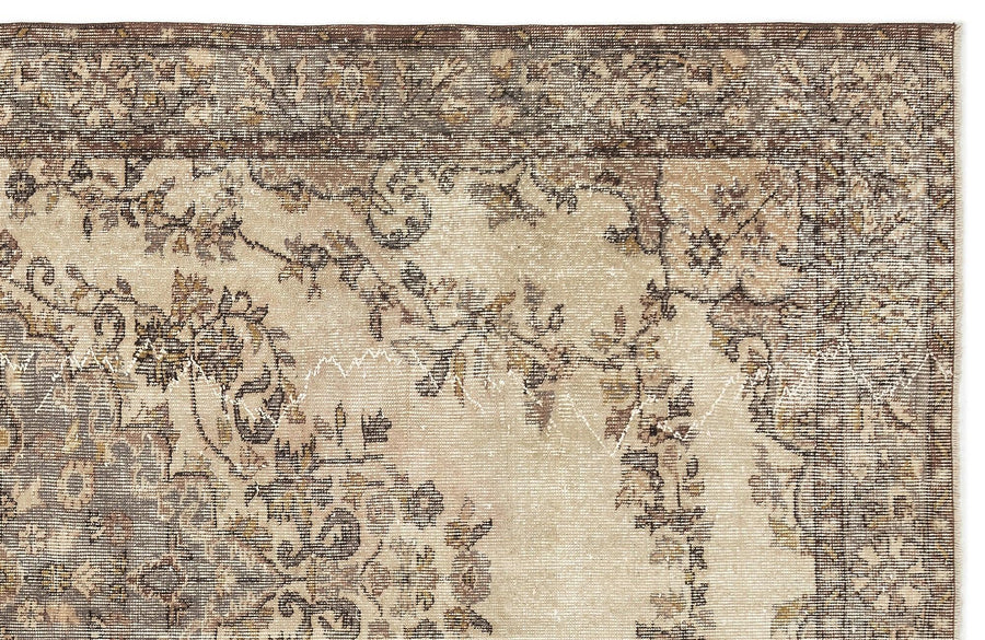 Beige and Grey Medallion Vintage Turkish Rug 175x286 cm (5'9" x 9'5") – in the living room