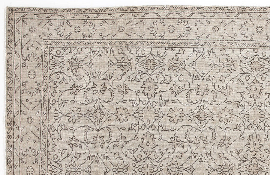 Beiger handgewebter Kelim mit floralem Muster 186x282 cm – im Wohnzimmer