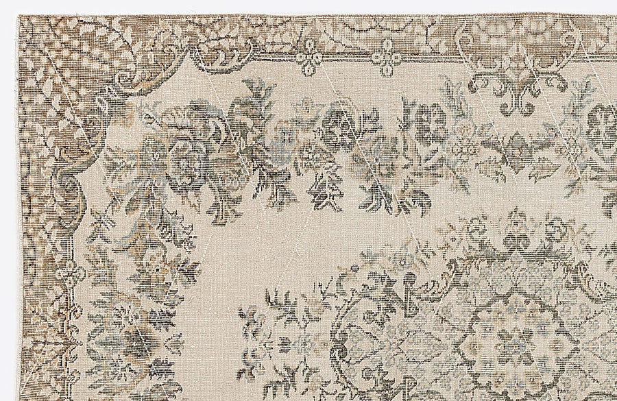 Cream & Grey Medallion Turkish Rug 170x265 cm (5'7" x 8'8") – in the living room