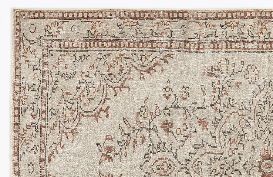 Red Medallion Vintage Turkish Rug on Cream 164x262 cm (5'5" x 8'7") – in the hallway