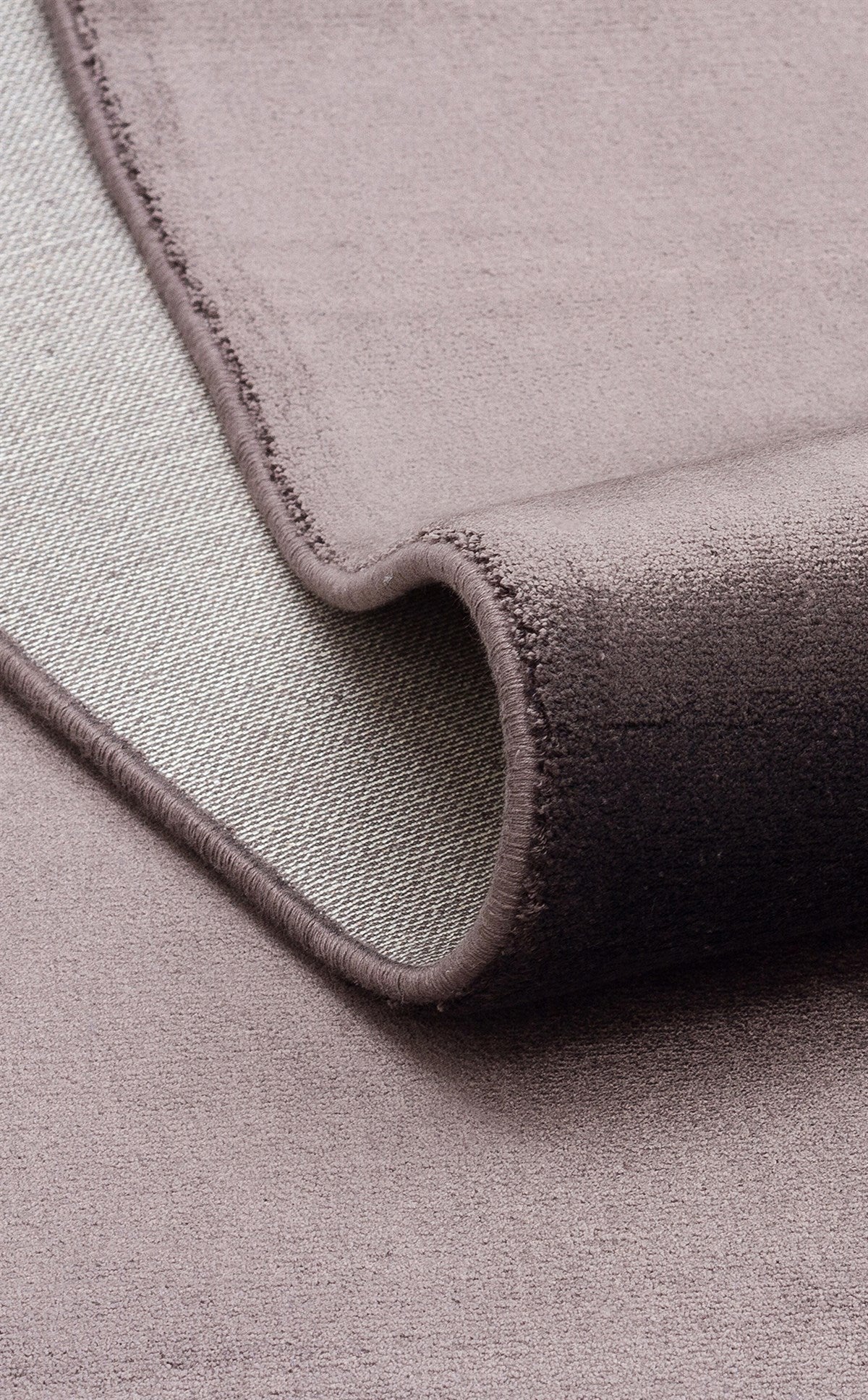 Traun Siyah Kolay Kullanımlı Yüksek Kalite Sık Dokuma Salon Halısı Eko